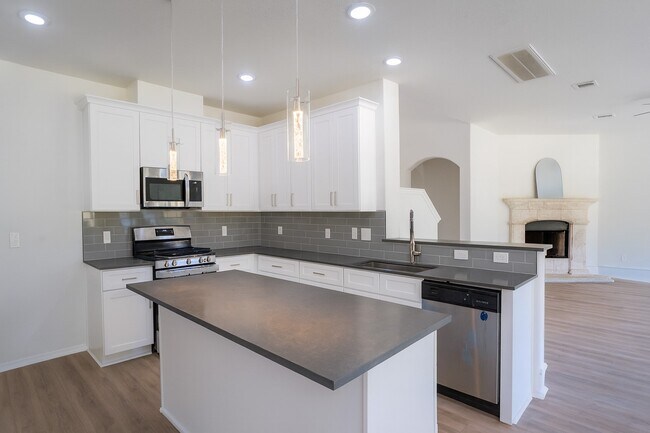 Building Photo - 20802 May Showers Cir