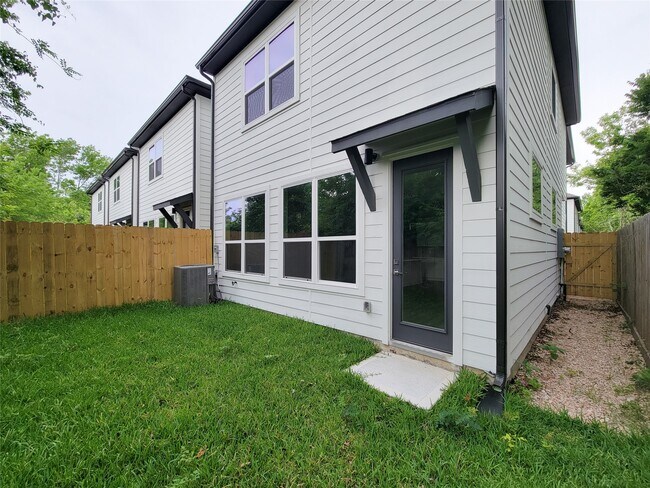 Building Photo - 8014 Huntington Spgs Ln