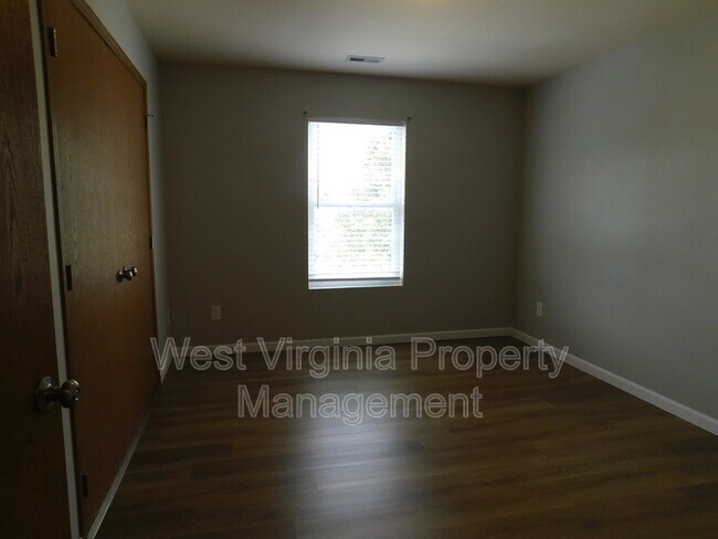 Building Photo - 212 Cardinal Wy