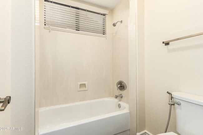 Building Photo - 1517 W Islandia Dr