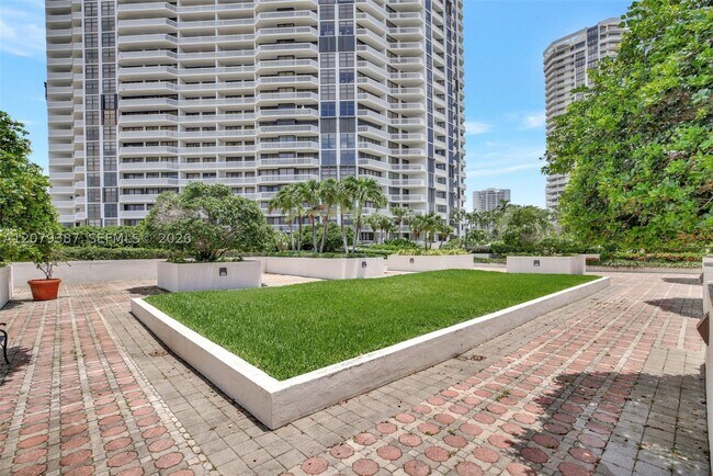 Building Photo - 1000 E Island Blvd