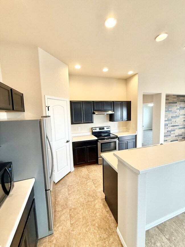 Building Photo - Move in ready home on Keagster