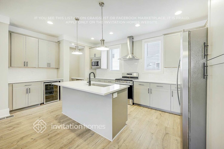 Building Photo - 647 Vernon Ave