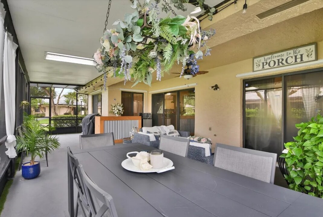patio - 9366 Chelsea Dr N