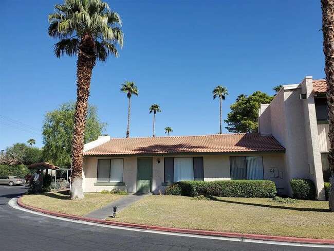 Primary Photo - 96 Lakeview Cir