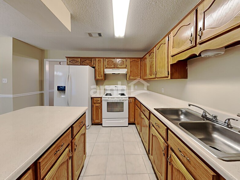 Building Photo - 3047 Valley Green Ln