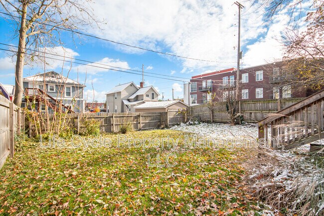 Building Photo - 354 Richard Terrace SE