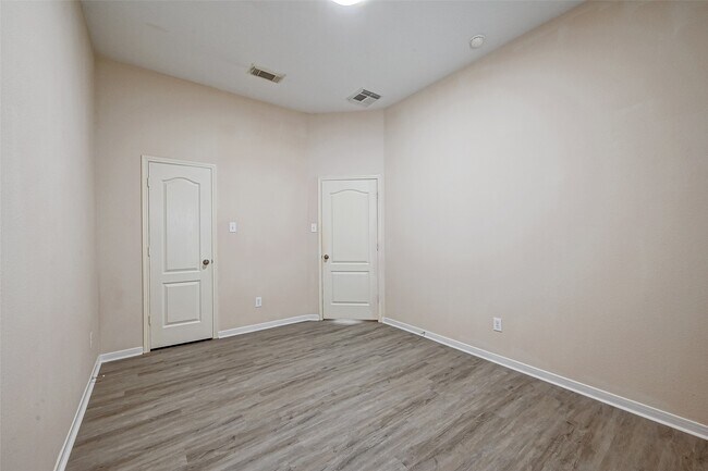 Building Photo - 6923 Grants Hollow Ln