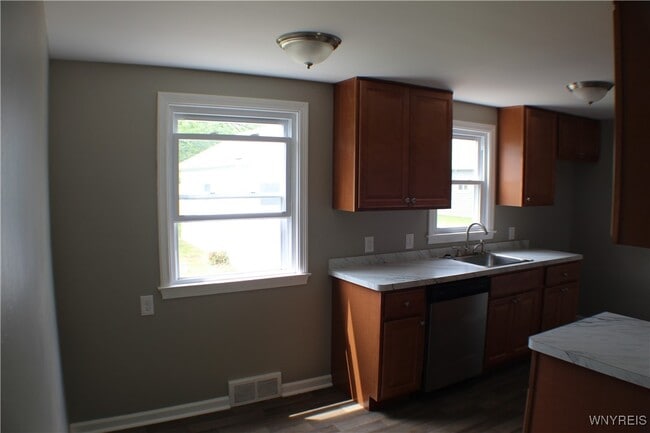 Building Photo - 110 Susan Ln