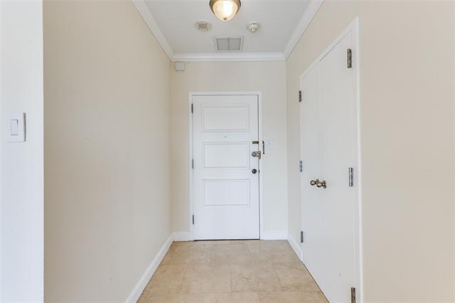 Building Photo - 6211 W Northwest Hwy