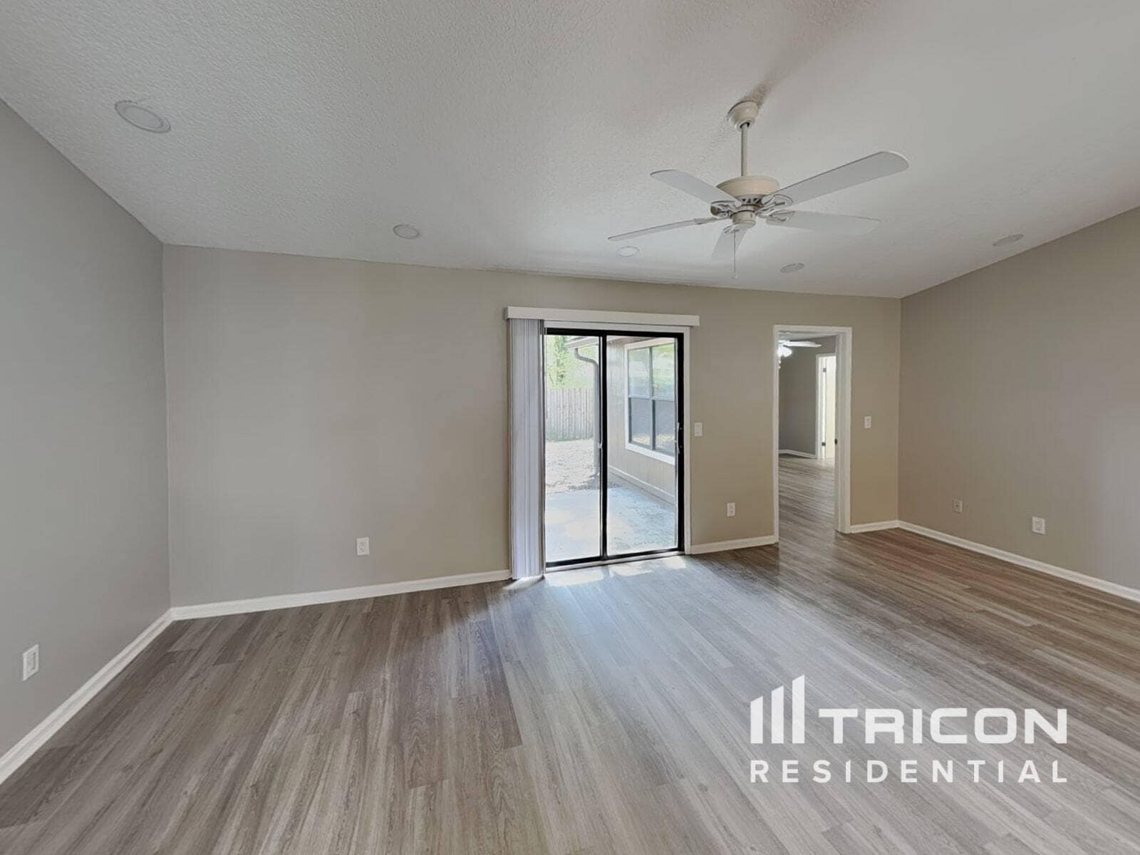 Building Photo - 1707 Ashwood Cir