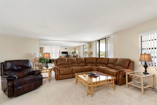 Building Photo - 6500 Sunset Way