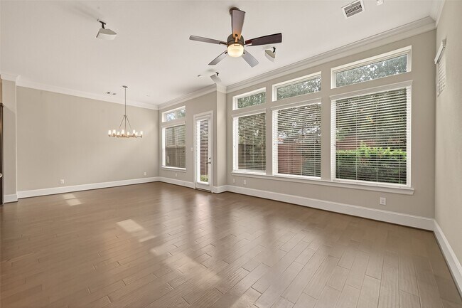 Building Photo - 11905 Wedemeyer Way