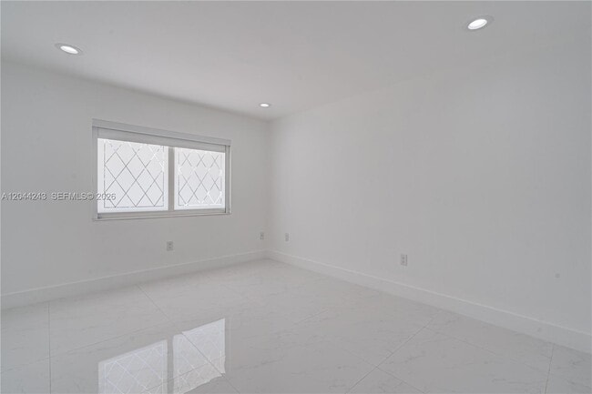 Building Photo - 773 Woodcrest Rd
