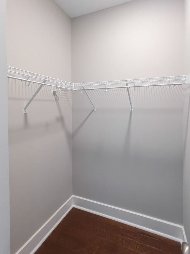 Building Photo - 2 BR 2.5 BA- Downtown Greenville Townhome- FOR RENT