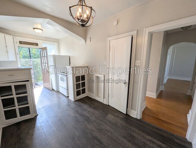 Building Photo - 3864 S Spring Ave