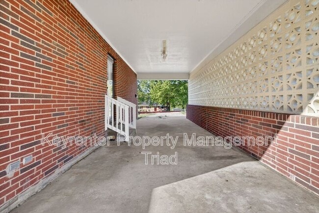 Building Photo - 402 Rand Blvd