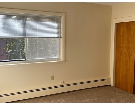 Building Photo - 5 Lakeview Gardens