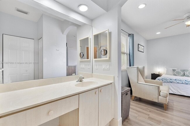 Building Photo - 1431 SE 18th Terrace