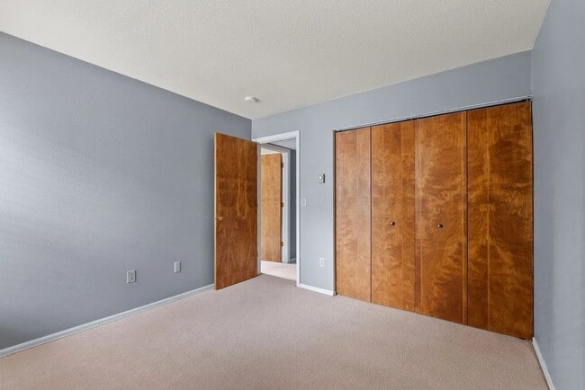 Building Photo - 2 Bedroom Condo with Boat Slip in Bigfork