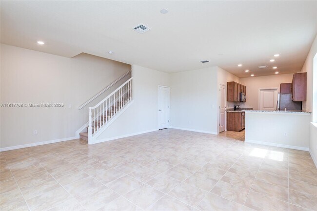 Building Photo - 1040 Eucalyptus Dr
