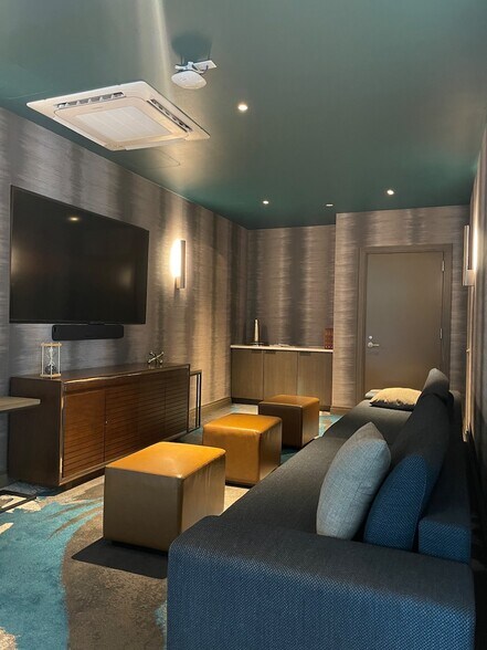 Building Photo - 45 Lewis St