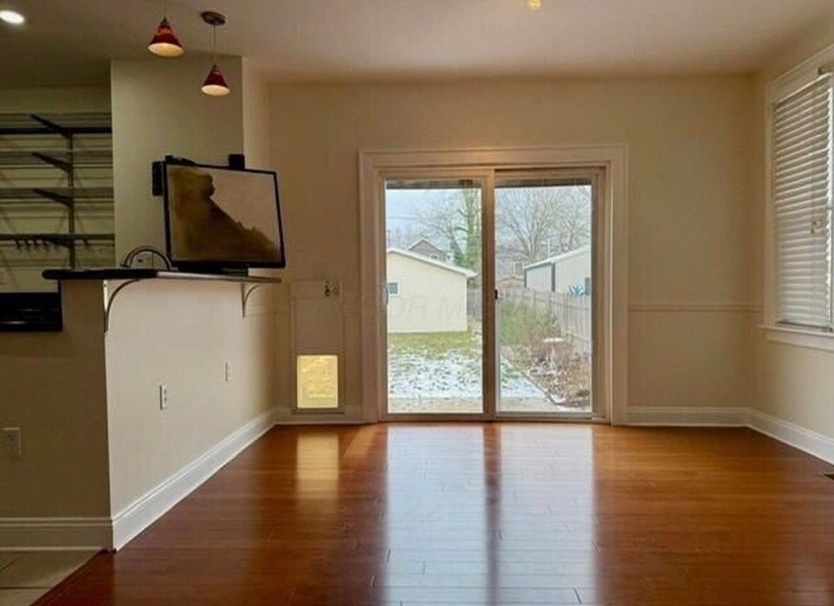 Building Photo - 402 Southwood Ave