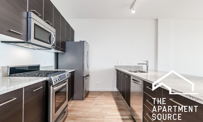 Building Photo - 910 W Huron St