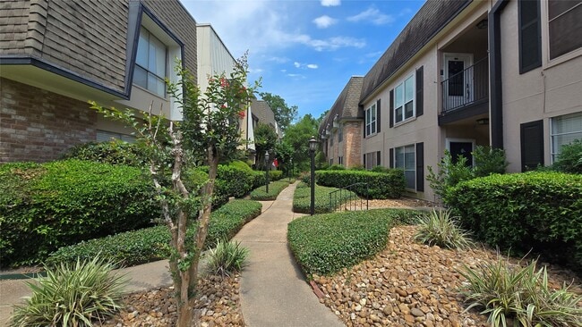 Building Photo - 1805 Stoney Brook Dr