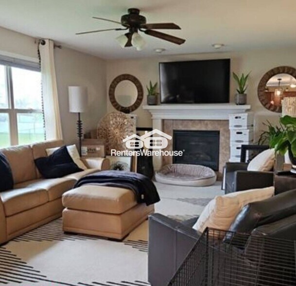 Building Photo - 165 SE Pleasant View Dr