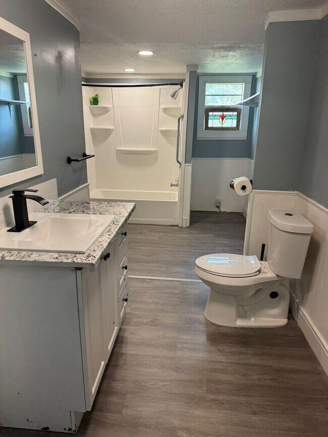 Building Photo - 1301 S Scullin Ave