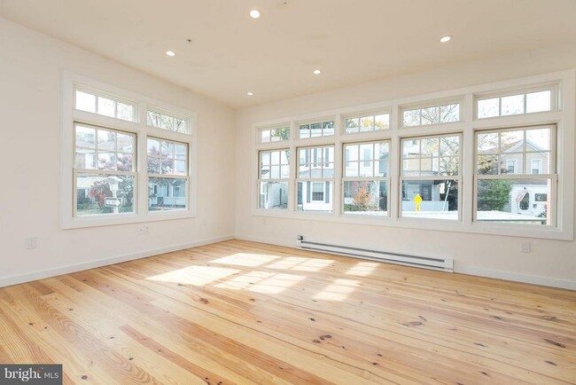 Building Photo - 3400 Roland Ave