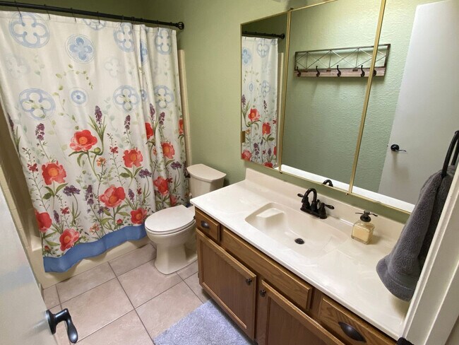 Building Photo - 2791 Okeechobee Dr