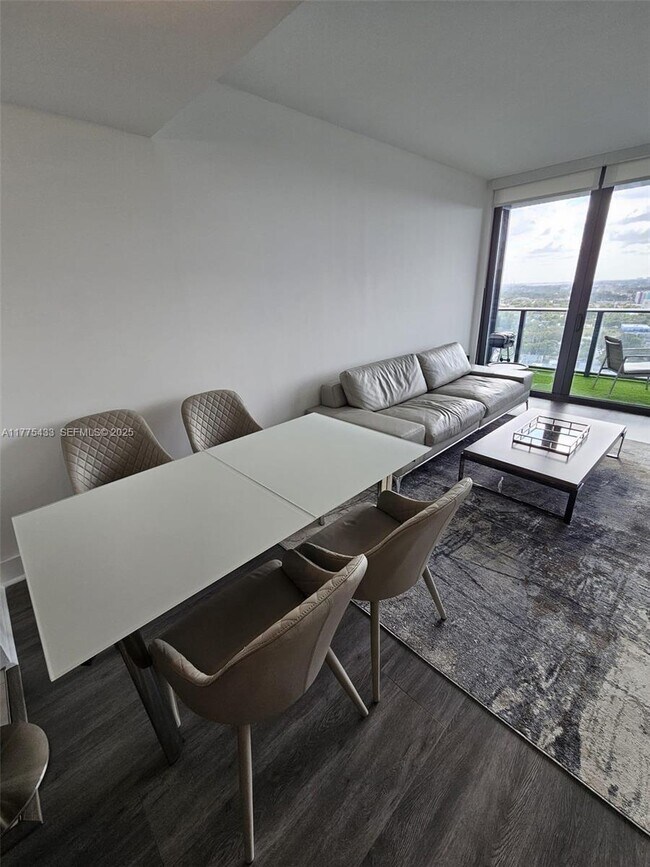 Building Photo - 121 NE 34th St