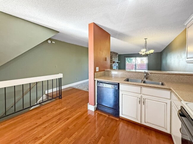 Building Photo - $0 DEPOSIT OPTION. CHARMING TWO-STORY TOWN...