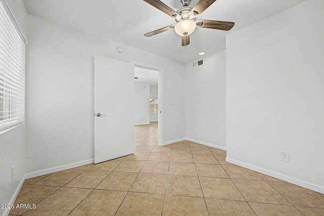 Building Photo - 7637 W North Ln