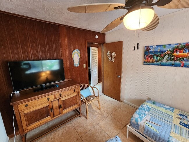 Building Photo - 2006 Hill St