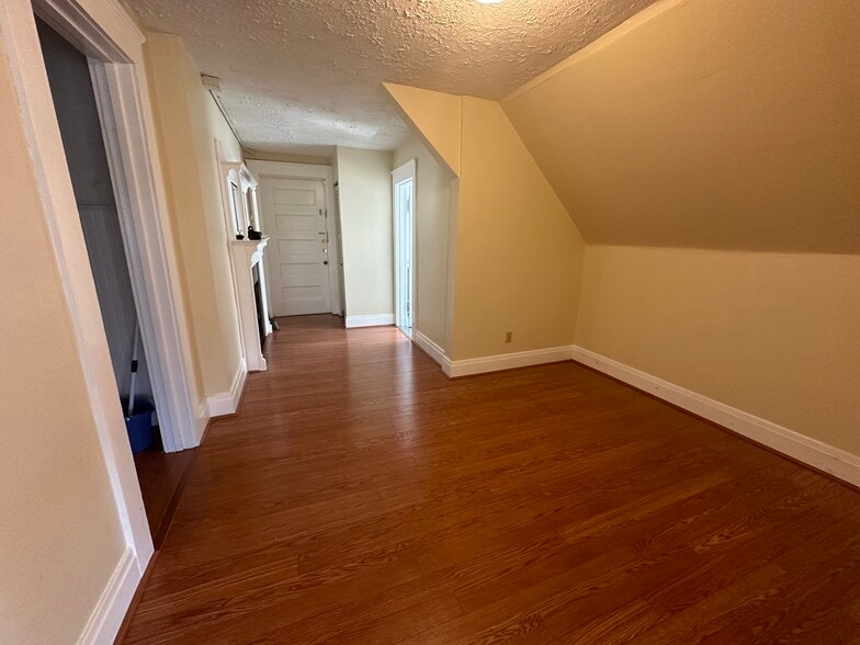 Dining area - 329 Elmwood Ave