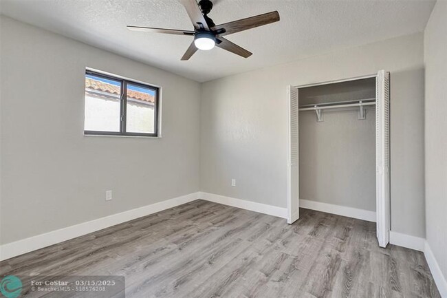 Building Photo - 2614 W 65th St