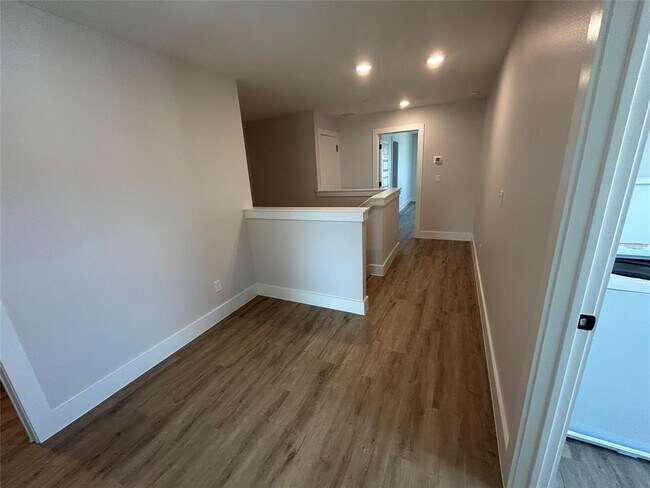 Building Photo - 7600 Strong Bow Ct