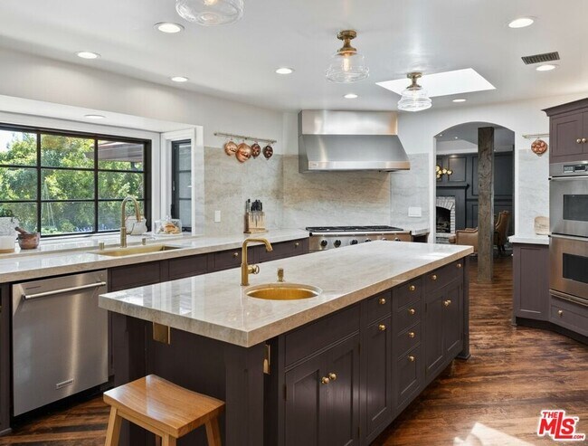 Building Photo - 6 Buckskin Ct