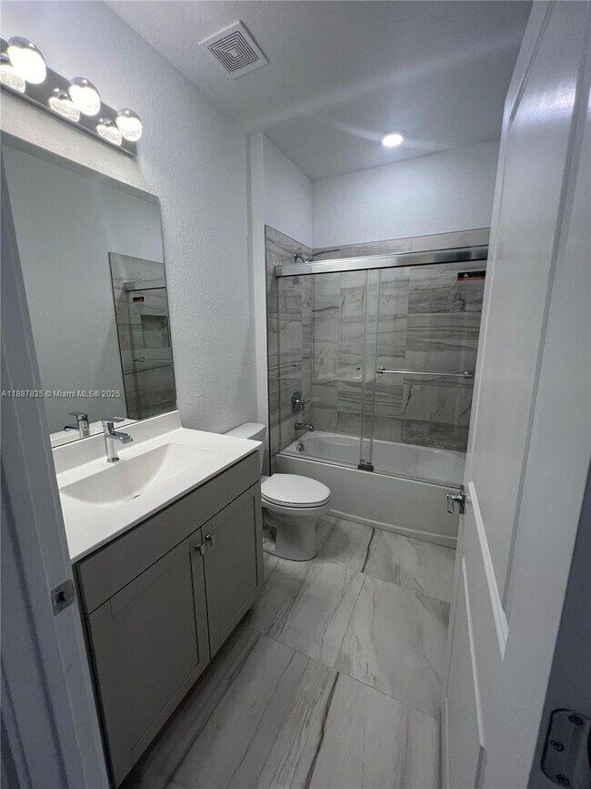 Building Photo - 141 SW 171st Ave