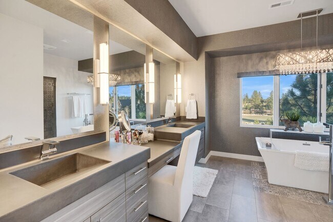 Building Photo - Contemporary Fully Furnished Four Bed Four Bath Masterpiece in Tetherow
