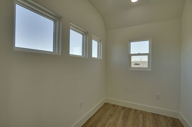 Building Photo - 108 Cardinal Wds