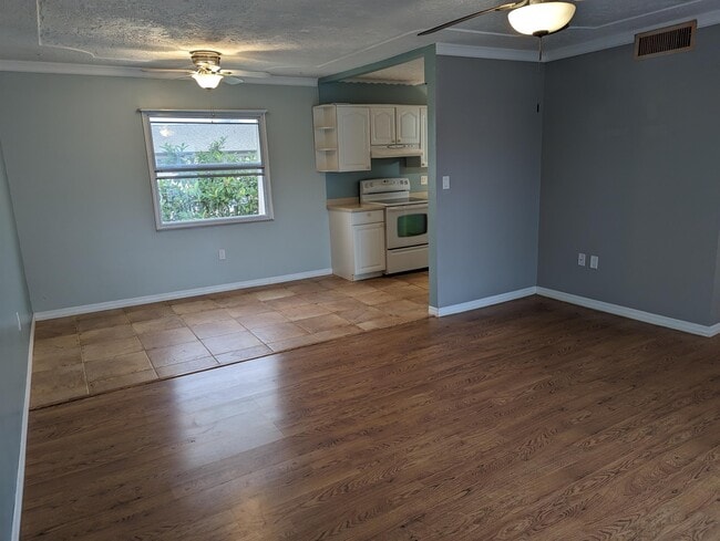 Building Photo - 3135 Shady Dell Ln