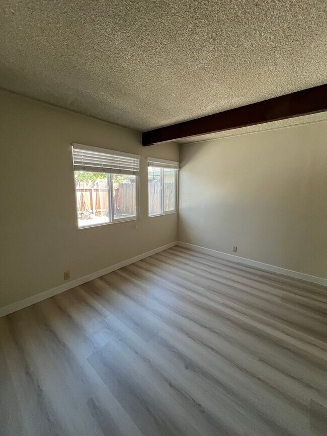 Building Photo - Adeline 615-617