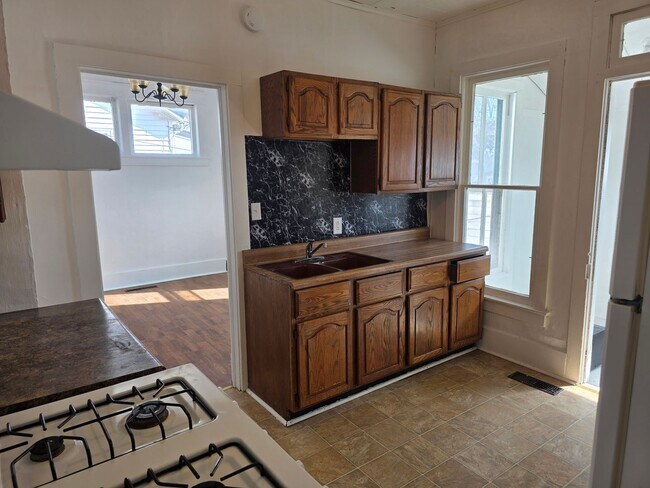 Building Photo - 204 N Fort Wayne Ave