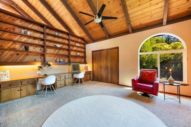 Building Photo - Stunning Mid-Century Modern 5bed/3.5 bath Home on 1.92 acres