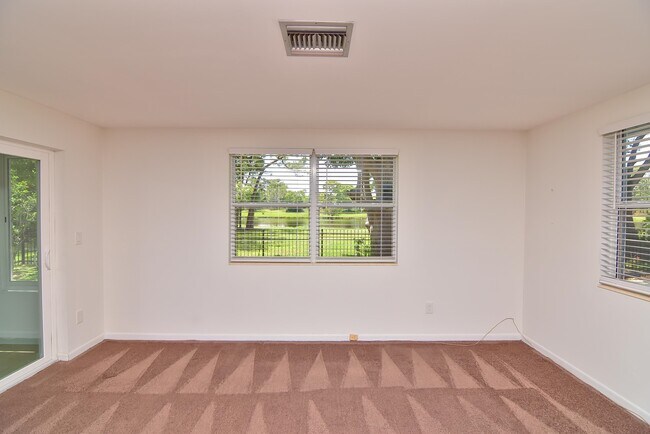 Building Photo - 919 Viscaya Blvd