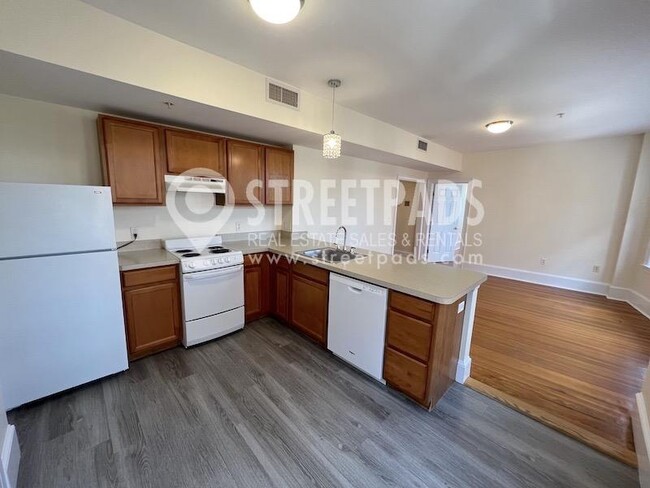 Building Photo - 2 bedroom in Cambridge MA 02139